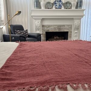 Mitchell Gold Luxe 100% linen throw 67” x 51” Color clay